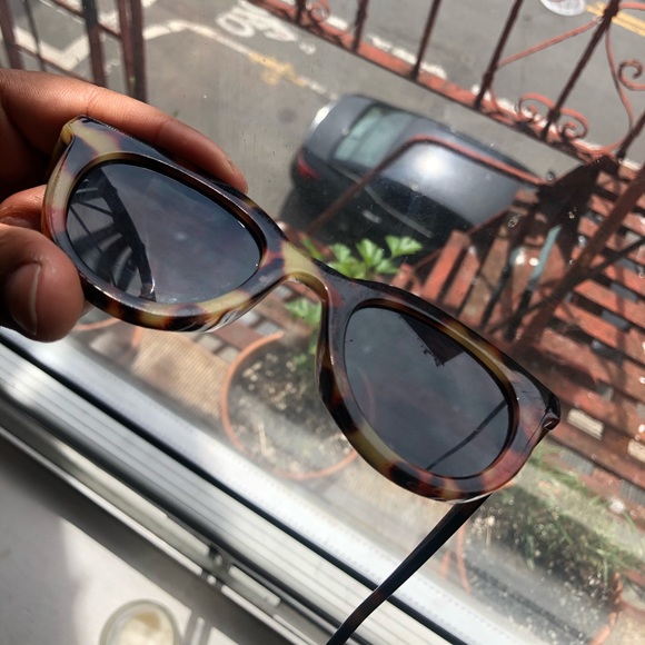 Tortoise Sunglasses - Picture 5 of 7